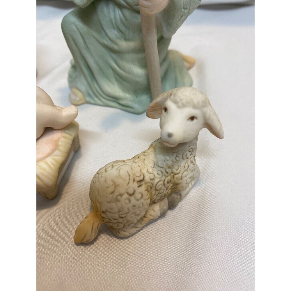 Lefton Porcelain Christopher Collection 5 Pc Nativity Set in Box - Picture 4 of 8
